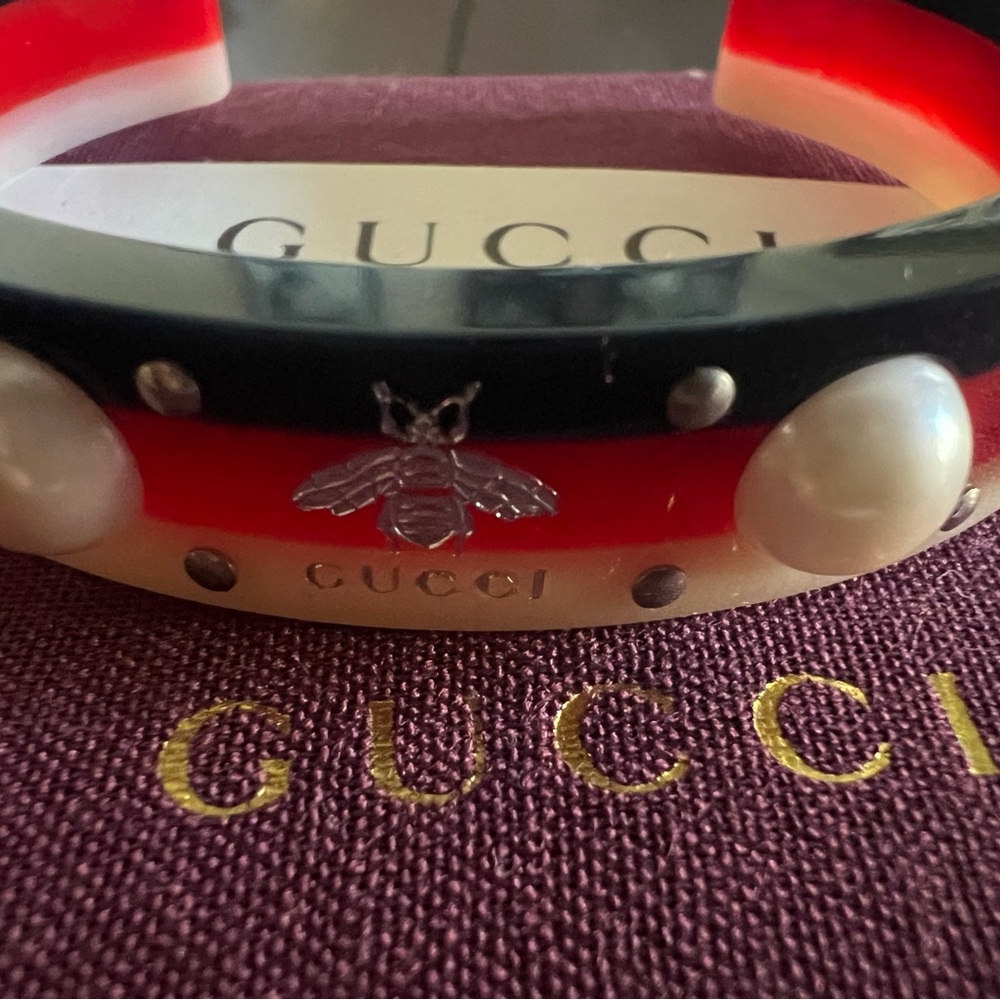 Gucci faux pearls, silver-rivets and bee motif in white, red and navy blue.